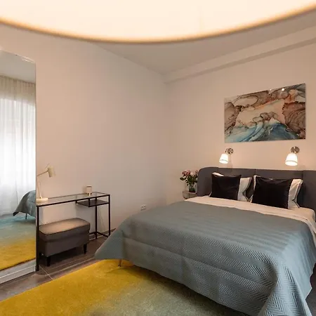 Nr 5 - J26 Luxury Apartment, Jauniela 26 Old - Great View & Location - 2 Bedrooms - 80 M2 ريغا