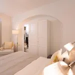 Nr 5 - J26 Luxury Apartment, Jauniela 26 Old - Great View & Location - 2 Bedrooms - 80 M2 *