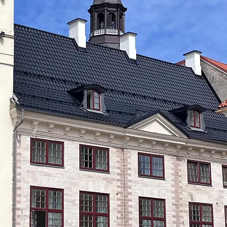 Nr 5 - J26 Luxury Apartment, Jauniela 26 Old - Great View & Location - 2 Bedrooms - 80 M2 Riga