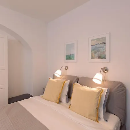 Nr 5 - J26 Luxury Apartment, Jauniela 26 Old - Great View & Location - 2 Bedrooms - 80 M2 *