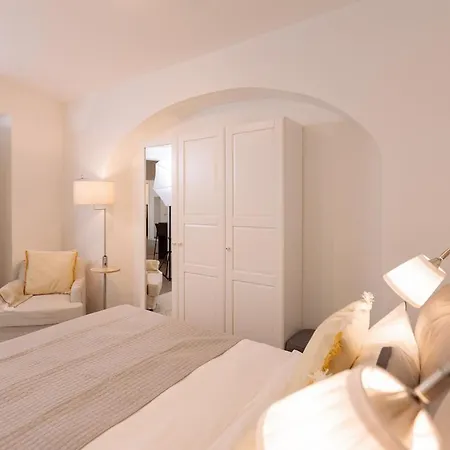 Nr 5 - J26 Luxury Apartment, Jauniela 26 Old - Great View & Location - 2 Bedrooms - 80 M2 *