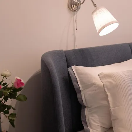 Nr 5 - J26 Luxury Apartment, Jauniela 26 Old - Great View & Location - 2 Bedrooms - 80 M2 * Riga