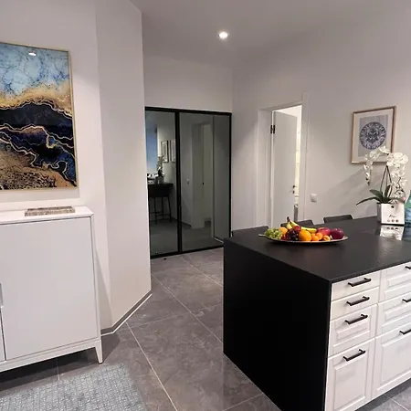 Nr 5 - J26 Luxury Apartment, Jauniela 26 Old - Great View & Location - 2 Bedrooms - 80 M2 * リガ