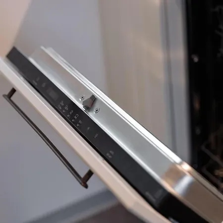 Nr 5 - J26 Luxury Apartment, Jauniela 26 Old - Great View & Location - 2 Bedrooms - 80 M2 Riga