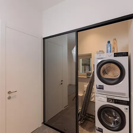 Nr 5 - J26 Luxury Apartment, Jauniela 26 Old - Great View & Location - 2 Bedrooms - 80 M2 アパート リガ