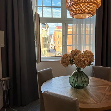 Nr 5 - J26 Luxury Apartment, Jauniela 26 Old - Great View & Location - 2 Bedrooms - 80 M2 * Riga