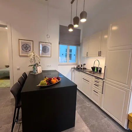 Nr 5 - J26 Luxury Apartment, Jauniela 26 Old - Great View & Location - 2 Bedrooms - 80 M2 Lejlighed *