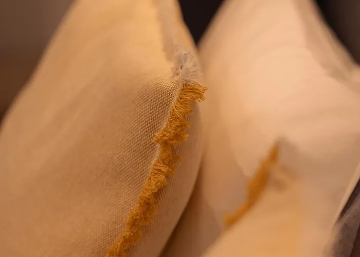 Nr 5 - J26 Luxury Apartment, Jauniela 26 Old - Great View & Location - 2 Bedrooms - 80 M2 Рига