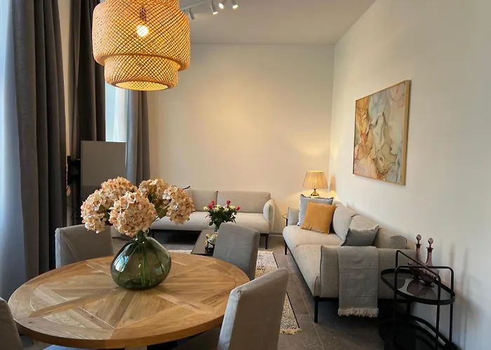 Апартаменти Nr 5 - J26 Luxury Apartment, Jauniela 26 Old - Great View & Location - 2 Bedrooms - 80 M2