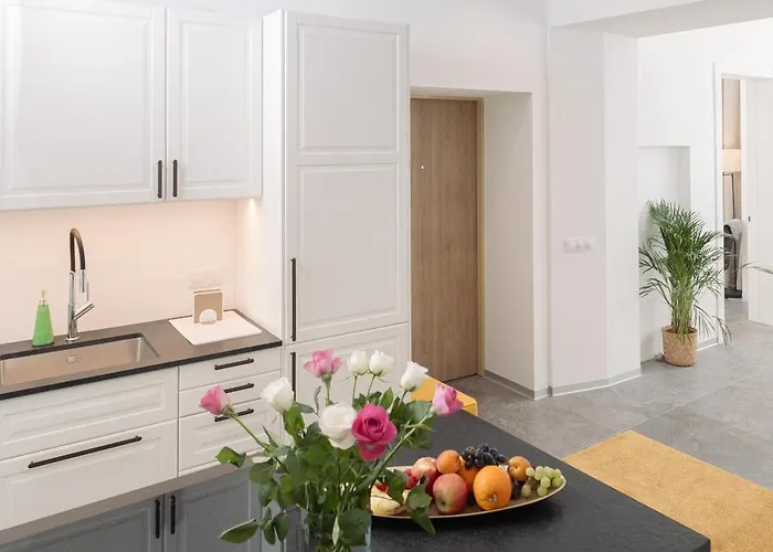 Nr 5 - J26 Luxury Apartment, Jauniela 26 Old - Great View & Location - 2 Bedrooms - 80 M2 Апартаменти