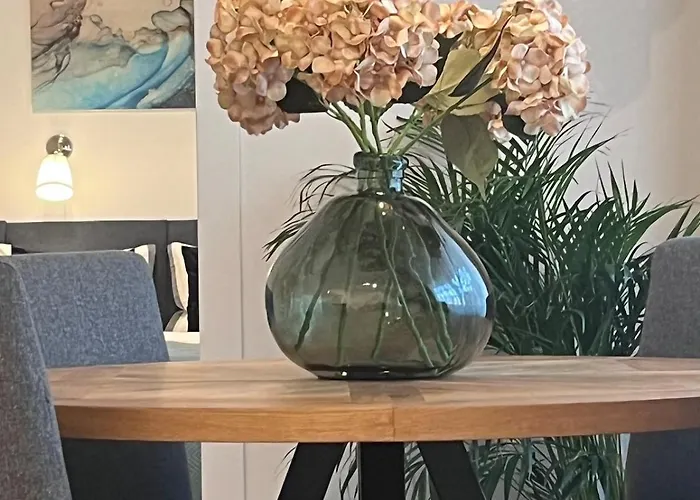 Nr 5 - J26 Luxury Apartment, Jauniela 26 Old - Great View & Location - 2 Bedrooms - 80 M2 Апартаменти *