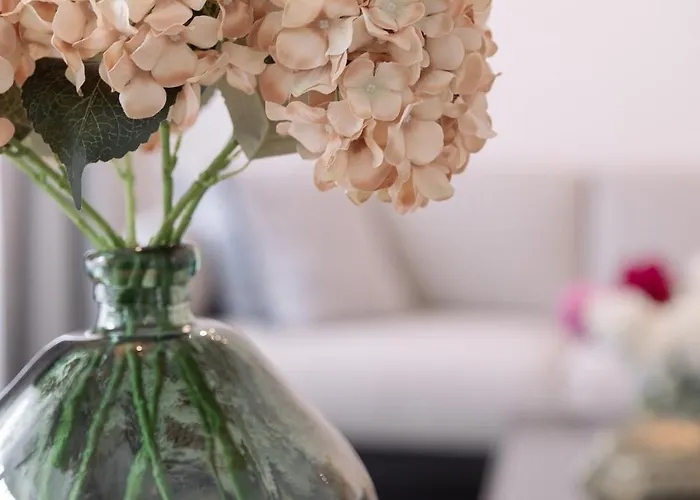 Апартаменти Nr 5 - J26 Luxury Apartment, Jauniela 26 Old - Great View & Location - 2 Bedrooms - 80 M2 Рига