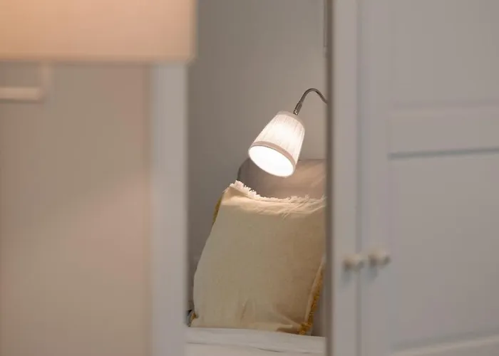 Nr 5 - J26 Luxury Apartment, Jauniela 26 Old - Great View & Location - 2 Bedrooms - 80 M2 * Рига