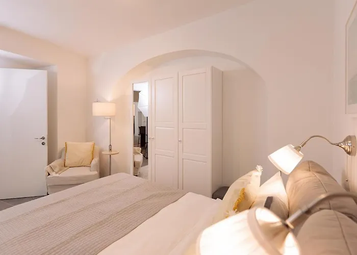 Nr 5 - J26 Luxury Apartment, Jauniela 26 Old - Great View & Location - 2 Bedrooms - 80 M2 *