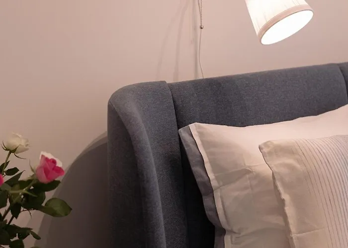 Nr 5 - J26 Luxury Apartment, Jauniela 26 Old - Great View & Location - 2 Bedrooms - 80 M2 * Рига