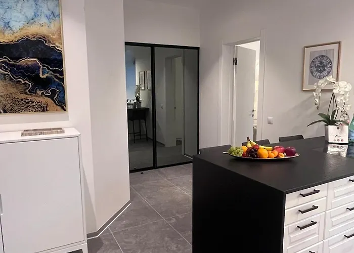 Nr 5 - J26 Luxury Apartment, Jauniela 26 Old - Great View & Location - 2 Bedrooms - 80 M2 * Рига