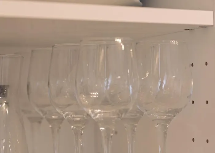 Nr 5 - J26 Luxury Apartment, Jauniela 26 Old - Great View & Location - 2 Bedrooms - 80 M2 Рига