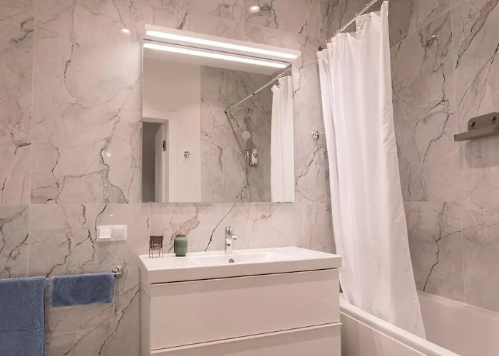 Апартаменти Nr 5 - J26 Luxury Apartment, Jauniela 26 Old - Great View & Location - 2 Bedrooms - 80 M2 *