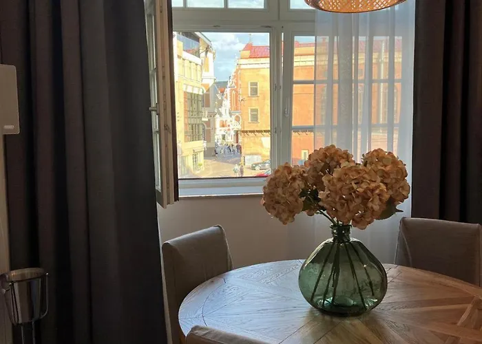 Nr 5 - J26 Luxury Apartment, Jauniela 26 Old - Great View & Location - 2 Bedrooms - 80 M2 * Рига