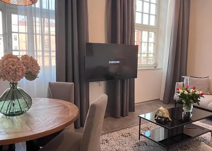 Апартаменти Nr 5 - J26 Luxury Apartment, Jauniela 26 Old - Great View & Location - 2 Bedrooms - 80 M2 Рига