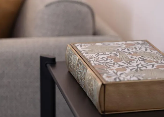 Апартаменти Nr 5 - J26 Luxury Apartment, Jauniela 26 Old - Great View & Location - 2 Bedrooms - 80 M2 Рига