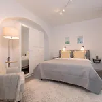 Dzīvoklis Nr 5 - J26 Luxury Apartment, Jauniela 26 Old - Great View & Location - 2 Bedrooms - 80 M2