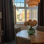 Nr 5 - J26 Luxury Apartment, Jauniela 26 Old - Great View & Location - 2 Bedrooms - 80 M2 * Riga