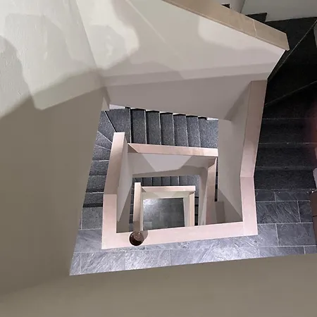 Nr 5 - J26 Luxury Apartment, Jauniela 26 Old - Great View & Location - 2 Bedrooms - 80 M2 * Riga