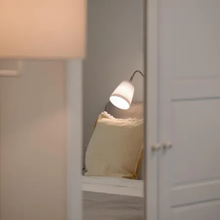 Nr 5 - J26 Luxury Apartment, Jauniela 26 Old - Great View & Location - 2 Bedrooms - 80 M2 * Riga