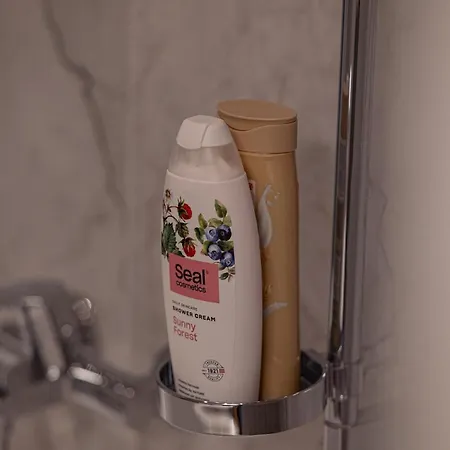 Nr 5 - J26 Luxury Apartment, Jauniela 26 Old - Great View & Location - 2 Bedrooms - 80 M2 * Riga