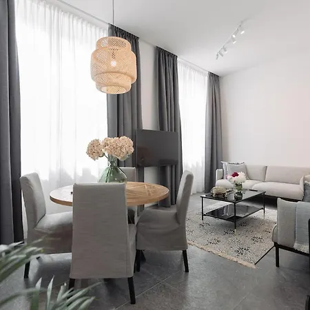 Nr 5 - J26 Luxury Apartment, Jauniela 26 Old - Great View & Location - 2 Bedrooms - 80 M2 Dzīvoklis Riga